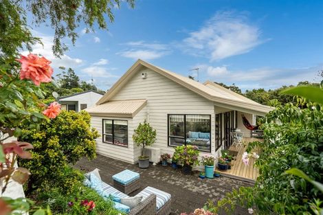 Photo of property in 3 Emery Grove, Bayview, Auckland, 0629