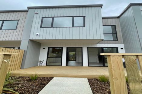 Photo of property in 152 Tiriwa Drive, Massey, Auckland, 0614
