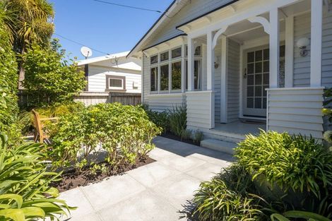 Photo of property in 17 Pembroke Road, Northland, Wellington, 6012