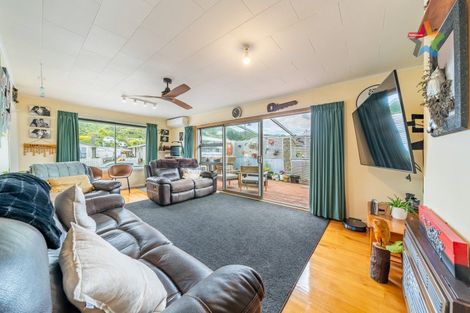 Photo of property in 30 Matthews Road, Wainuiomata, Lower Hutt, 5014
