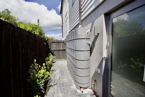 Photo of property in 2/94 Target Road, Totara Vale, Auckland, 0629