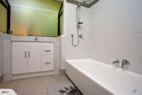 Photo of property in 20 Trelawny Place, Hillcrest, Auckland, 0627