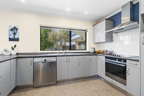 Photo of property in 6 Ash Place, Whalers Gate, New Plymouth, 4310
