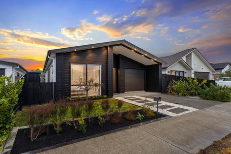Photo of property in 29 Lumbarda Drive, Kumeu, 0810