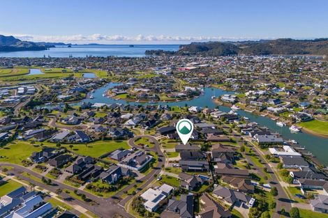 Photo of property in 10 Topping Place, Whitianga, 3510