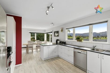 Photo of property in 258 Grounsell Crescent, Belmont, Lower Hutt, 5010