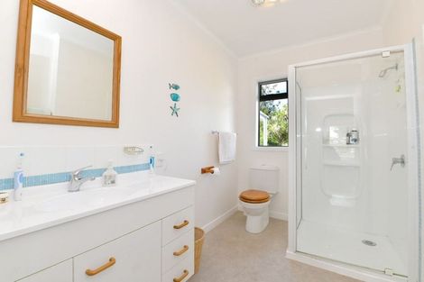 Photo of property in 130 Shanks Road, Helensville, 0875