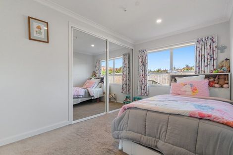 Photo of property in 8 Rarahu Place, The Gardens, Auckland, 2105
