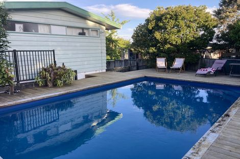 Photo of property in 7 Martin Crescent, Northcote, Auckland, 0627