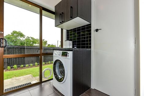 Photo of property in 1 Brookby Crescent, Avonhead, Christchurch, 8042