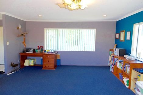 Photo of property in 13 Fleetwood Drive, Henderson, Auckland, 0612
