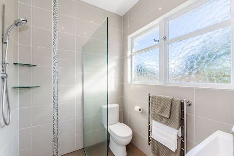 Photo of property in 1 Hadfield Place, Paraparaumu Beach, Paraparaumu, 5032