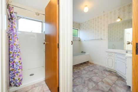 Photo of property in 24 Wikiriwhi Crescent, Awapuni, Palmerston North, 4412