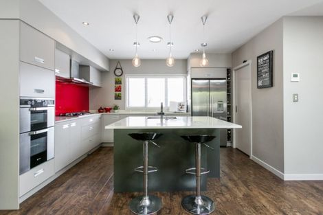 Photo of property in 18 Oak Place, Poraiti, Napier, 4112