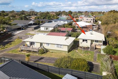 Photo of property in 5 Rapaki Place, Te Atatu Peninsula, Auckland, 0610
