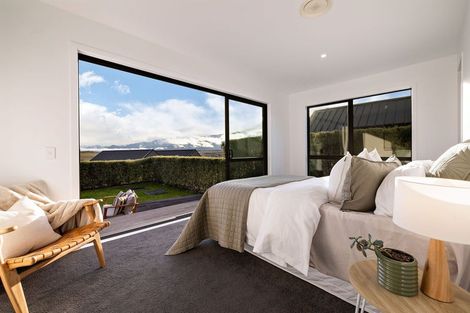 Photo of property in 13 Falconer Rise, Jacks Point, Queenstown, 9371