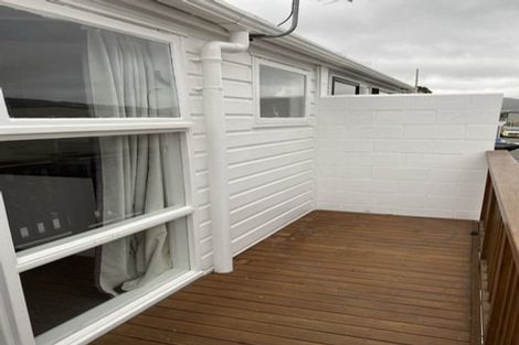 Photo of property in 21f5 Collins Avenue, Tawa, Wellington, 5028