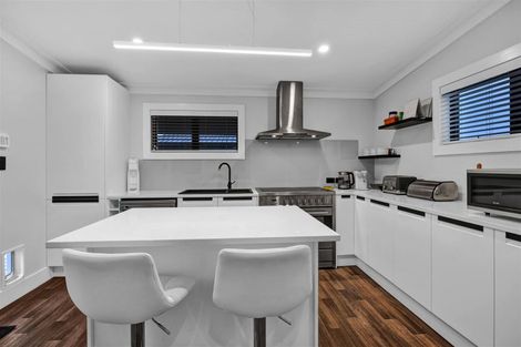 Photo of property in 42 Collins Street, Hawera, 4610