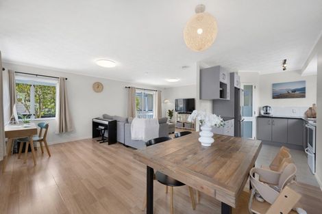 Photo of property in 2/134 Bradbury Road, Botany Downs, Auckland, 2010