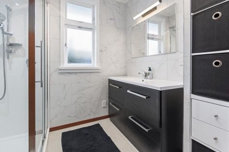 Photo of property in 5 Featherston Street, Takaro, Palmerston North, 4412