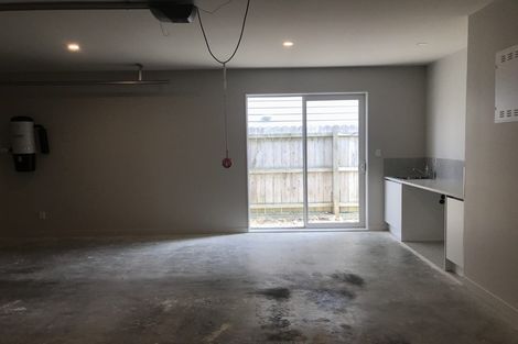 Photo of property in 1a Harrowglen Drive, Northcross, Auckland, 0632