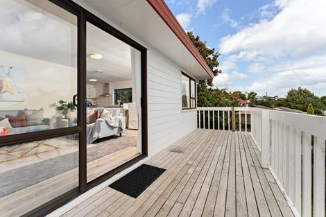 Photo of property in 2/16 Kupari Place, Totara Vale, Auckland, 0629