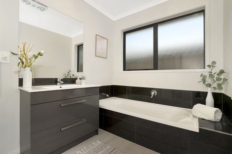 Photo of property in 9 Hiria Crescent, Papamoa Beach, Papamoa, 3118