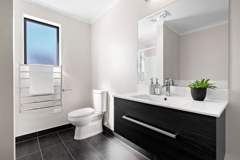 Photo of property in 4 Kotuku Lane, Hobsonville, Auckland, 0616