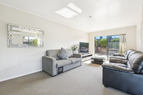 Photo of property in 9 Eloise Place, Clendon Park, Auckland, 2103