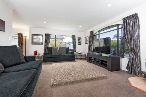 Photo of property in 6 Nad Place, East Tamaki Heights, Auckland, 2016