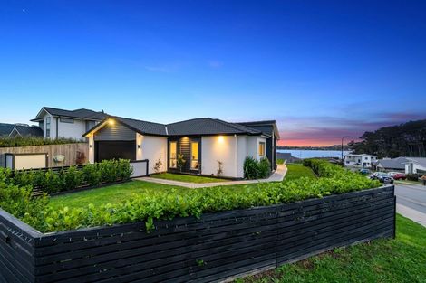 Photo of property in 2 Ihakara Arthur Lane, Aotea, Porirua, 5024