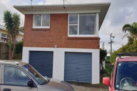 Photo of property in 2/6 Stanley Road, Glenfield, Auckland, 0629