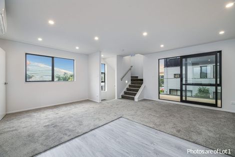 Photo of property in 1/17 Kingdale Road, Henderson, Auckland, 0610