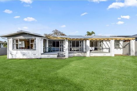 Photo of property in 28 Totara Drive, St Andrews, Hamilton, 3200