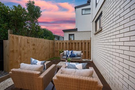 Photo of property in 3c Margaret Place, Milford, Auckland, 0620