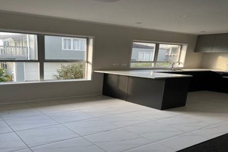 Photo of property in 53 Onewa Road, Northcote, Auckland, 0627