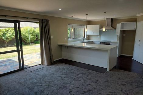 Photo of property in 4 Glenburn Place, Avonhead, Christchurch, 8042