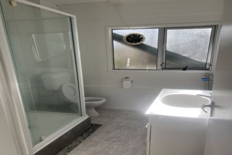 Photo of property in 2/36 Saddleback Rise, Murrays Bay, Auckland, 0630