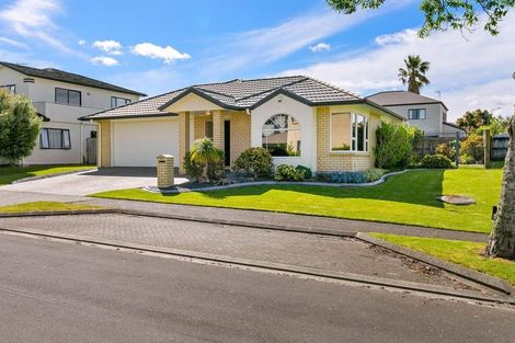 Photo of property in 27 Riverstone Road, Te Atatu Peninsula, Auckland, 0610
