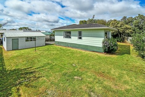 Photo of property in 10 Seaview Rise, Waiuku, 2123