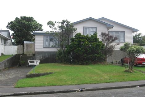 Photo of property in 3 Loasby Crescent, Newlands, Wellington, 6037