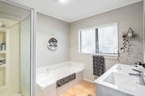 Photo of property in 31 Hadleigh Court, Paraparaumu, 5032