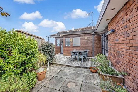 Photo of property in 1/11 Bernleigh Terrace, West Harbour, Auckland, 0618