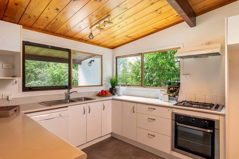 Photo of property in 18 Kawaka Street, Titirangi, Auckland, 0604