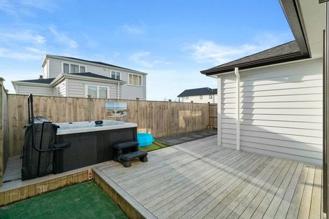 Photo of property in 16 Waka Ama Road, Karaka, Papakura, 2113