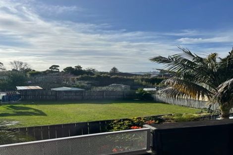 Photo of property in 2a/2 Covil Avenue, Te Atatu South, Auckland, 0610