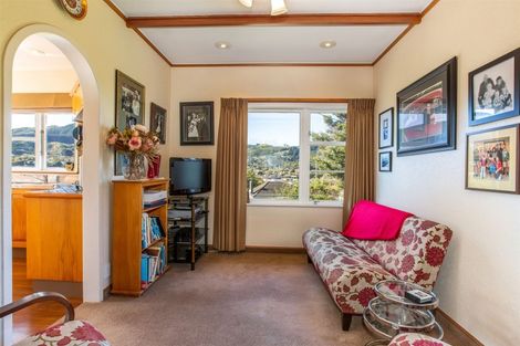 Photo of property in 323 Main Road, Tawa, Wellington, 5028