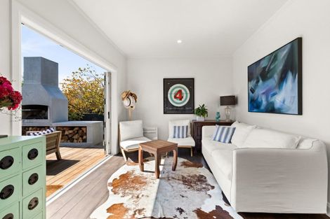 Photo of property in 15 Gillean Street, Havelock North, 4130