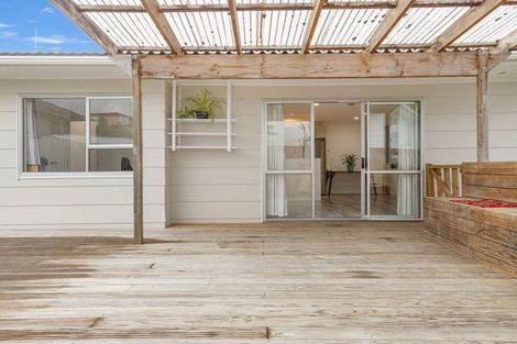 Photo of property in 6 Fernhaven Place, Massey, Auckland, 0614