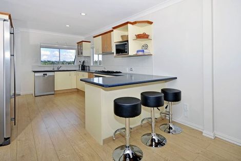 Photo of property in 20 Geoffrey Road, Torbay, Auckland, 0630